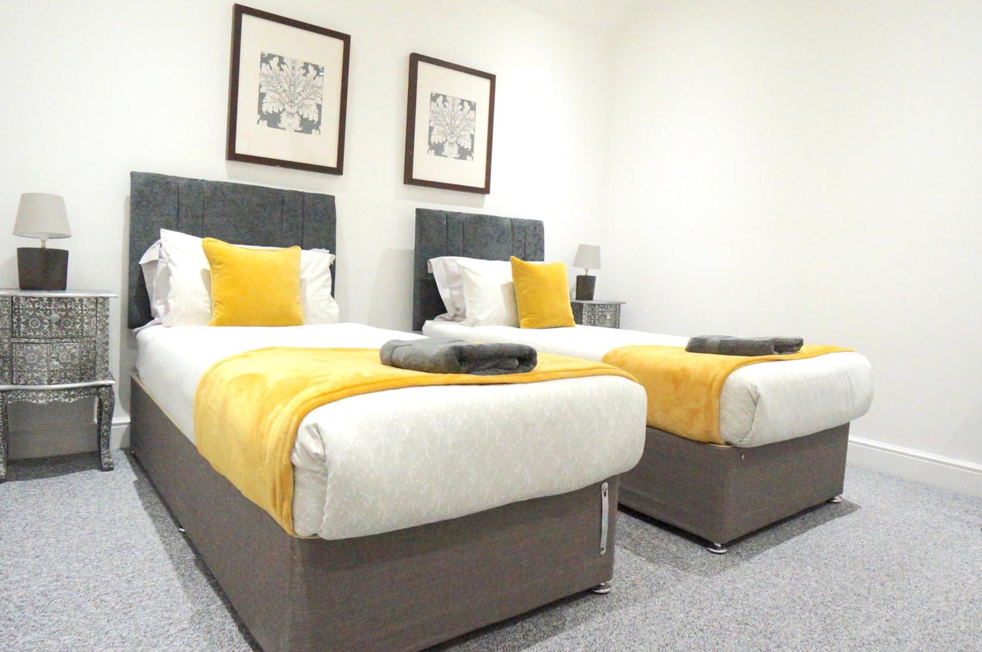 Premium Apartments Thatcham Broadway מראה חיצוני תמונה